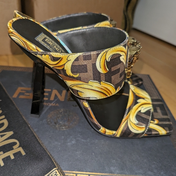 NEW FENDACE FENDI X VERSACE BAROQUE MEDUSA SILK MULE SANDAL - Picture 12 of 13